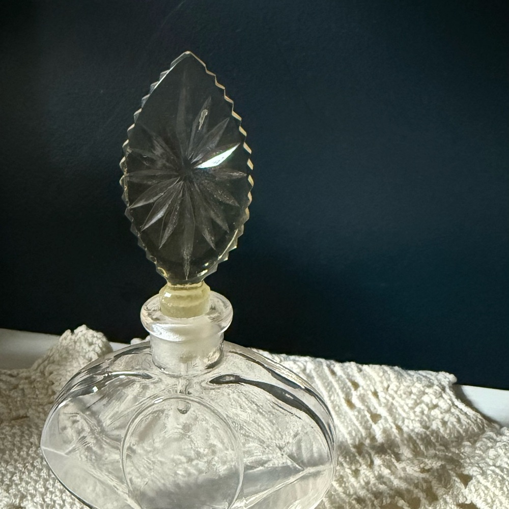 Art deco Elegant Clear Glass Perfume Bottle